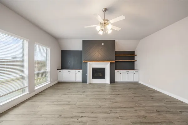 $4,000 | 1524 North Blue Bonnet Lane, Angleton, TX 77515