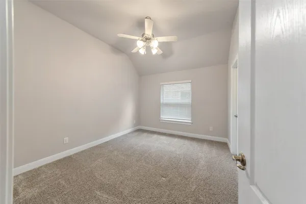 $4,000 | 1524 North Blue Bonnet Lane, Angleton, TX 77515
