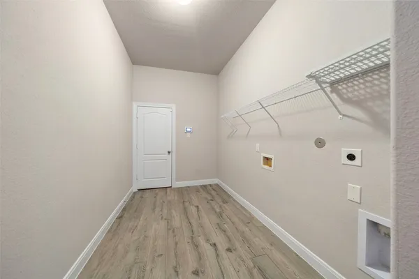 $4,000 | 1524 North Blue Bonnet Lane, Angleton, TX 77515
