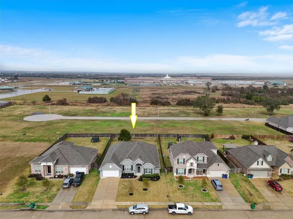 $4,000 | 1524 North Blue Bonnet Lane, Angleton, TX 77515