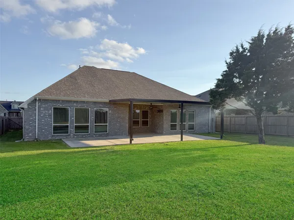 $4,000 | 1524 North Blue Bonnet Lane, Angleton, TX 77515