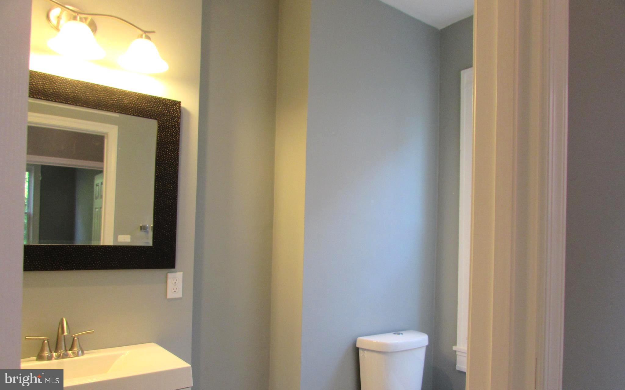 2735 Chesterfield Avenue Baltimore, MD 21213 - Photo 17 of 30 Bath