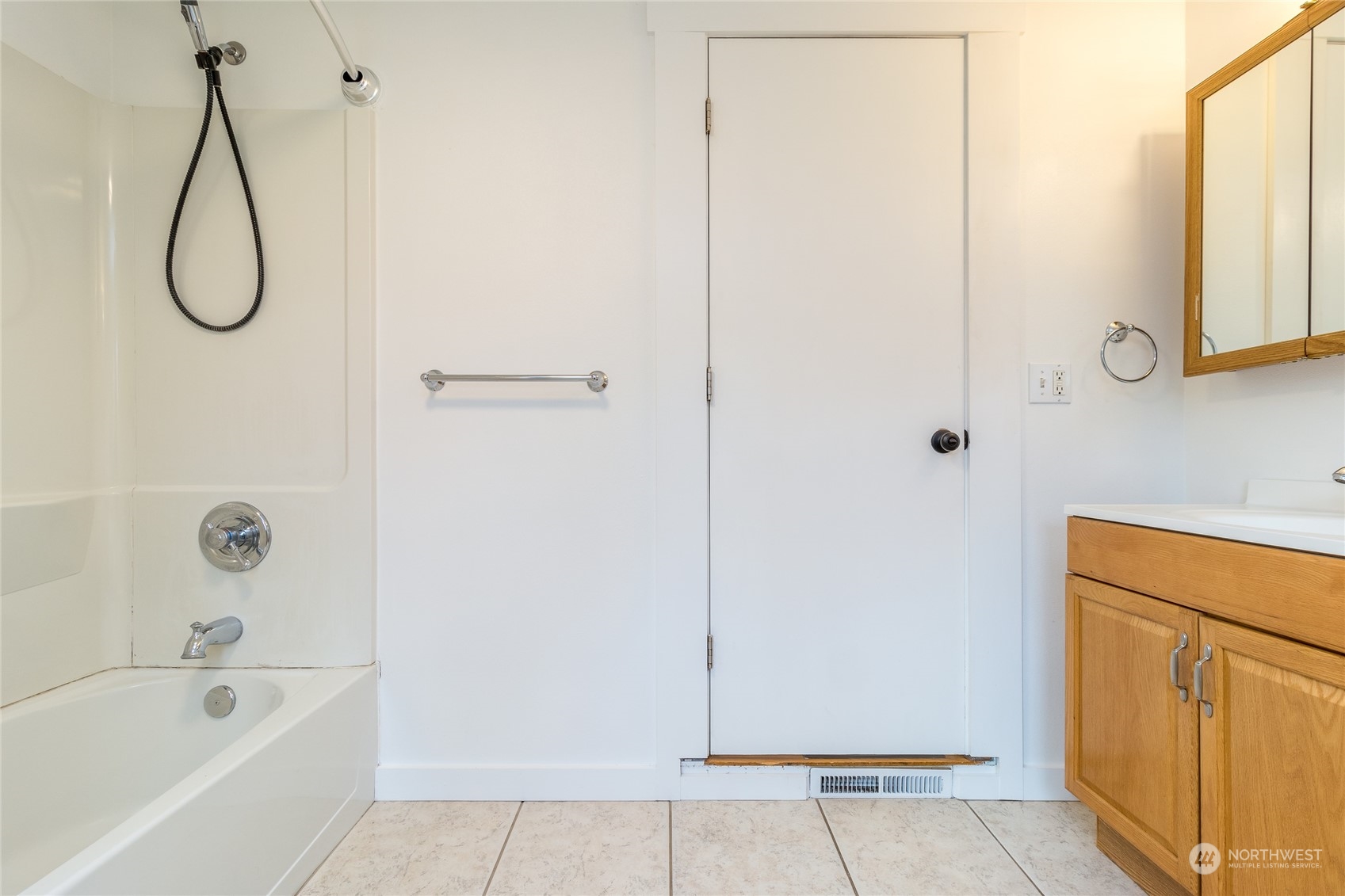 1055 St John Walla Walla, WA 99362 - Photo 17 of 27 a bathroom with a bathtub with shower