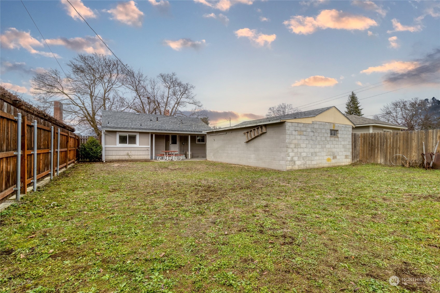 1055 St John Walla Walla, WA 99362 - Photo 22 of 27 a front view of a house with a yard