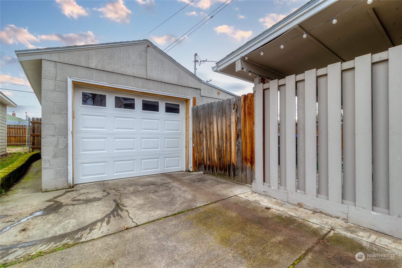 1055 St John Walla Walla, WA 99362 - Photo 23 of 27 a view of a house with porch