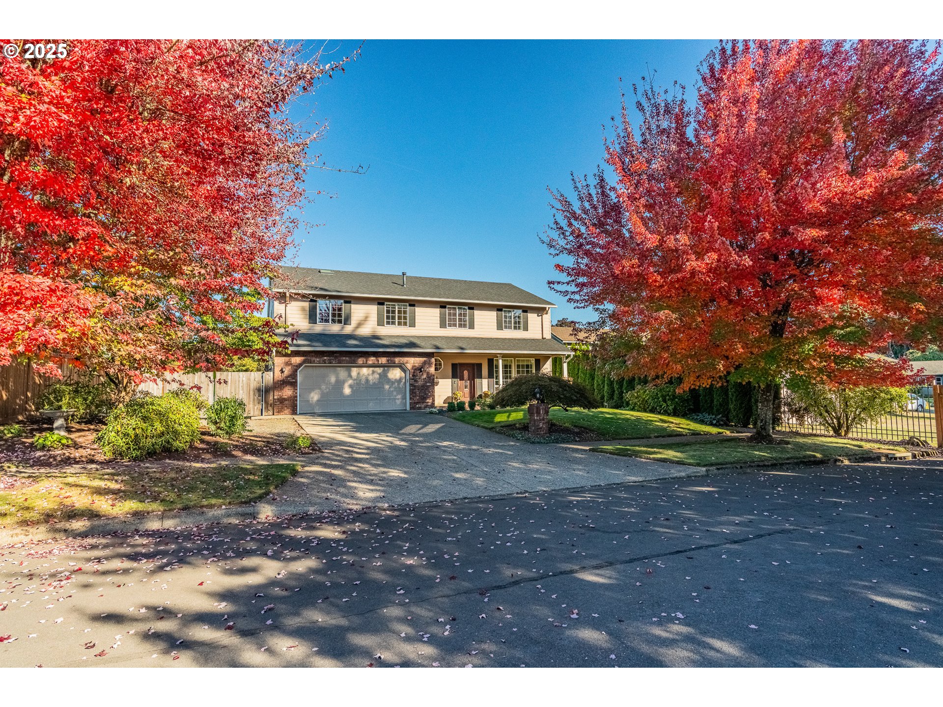 20194 Canyon Ridge Drive Oregon City, OR 97045 - Photo 2 of 41 a view of a house with a yard