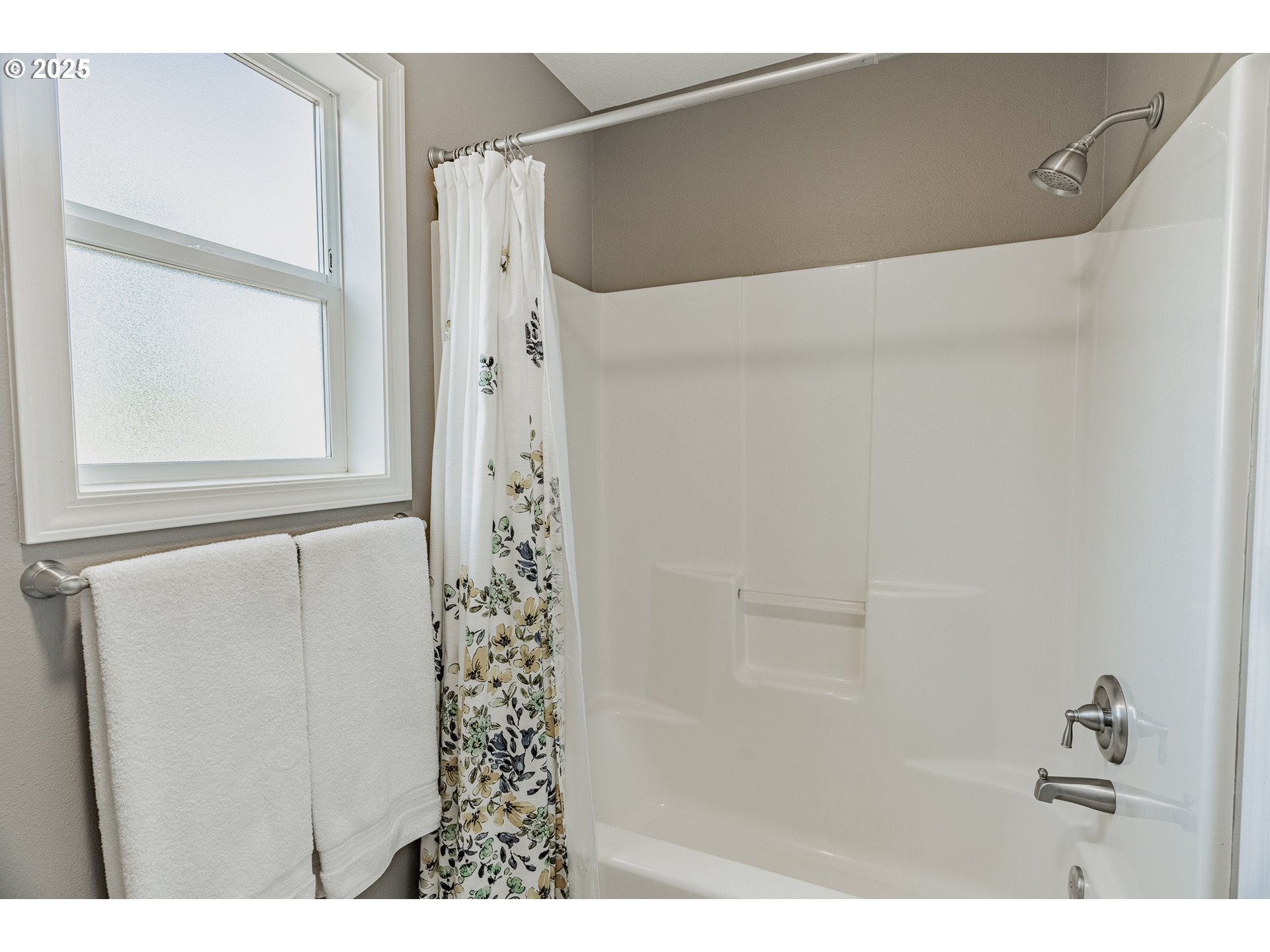 20194 Canyon Ridge Drive Oregon City, OR 97045 - Photo 23 of 41 a picture of a bathroom