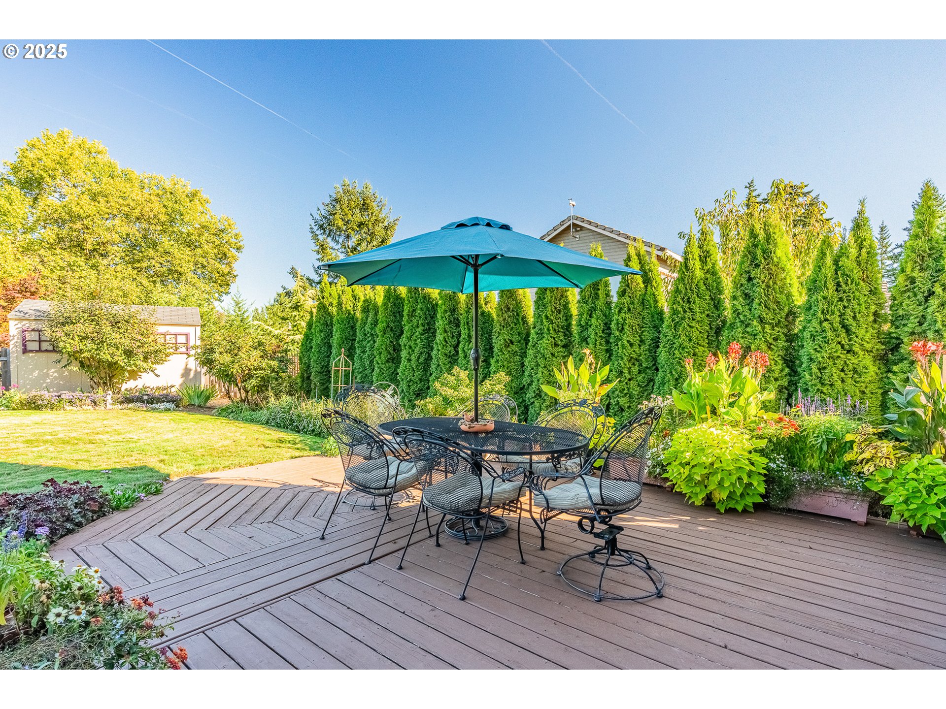 20194 Canyon Ridge Drive Oregon City, OR 97045 - Photo 32 of 41 a view of a chairs and table in the patio