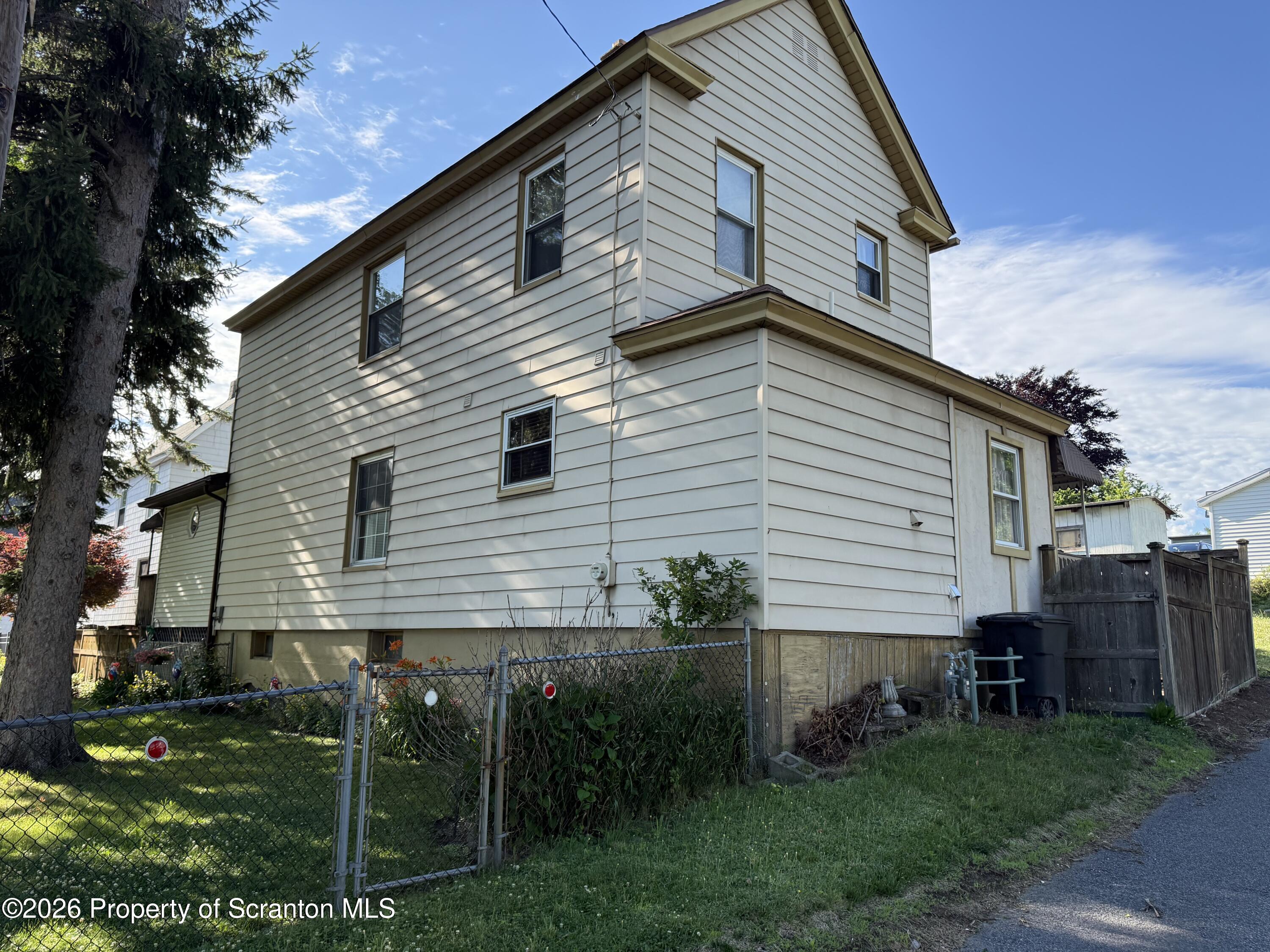 1221 Snyder Avenue Scranton, PA 18504 - Photo 6 of 46 IMG_5218