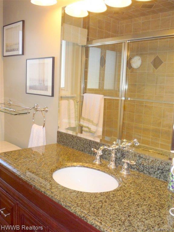 3218 Harvard Road Royal Oak, MI 48073 - Photo 11 of 21 Main Bath