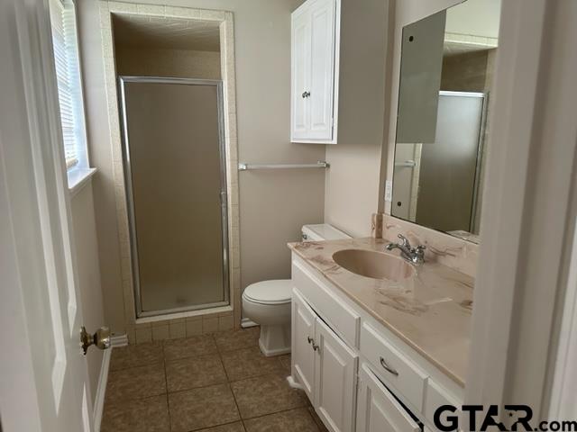 2611 South Boldt Avenue Tyler, TX 75701 - Photo 9 of 14 a bathroom with a sink toilet and shower