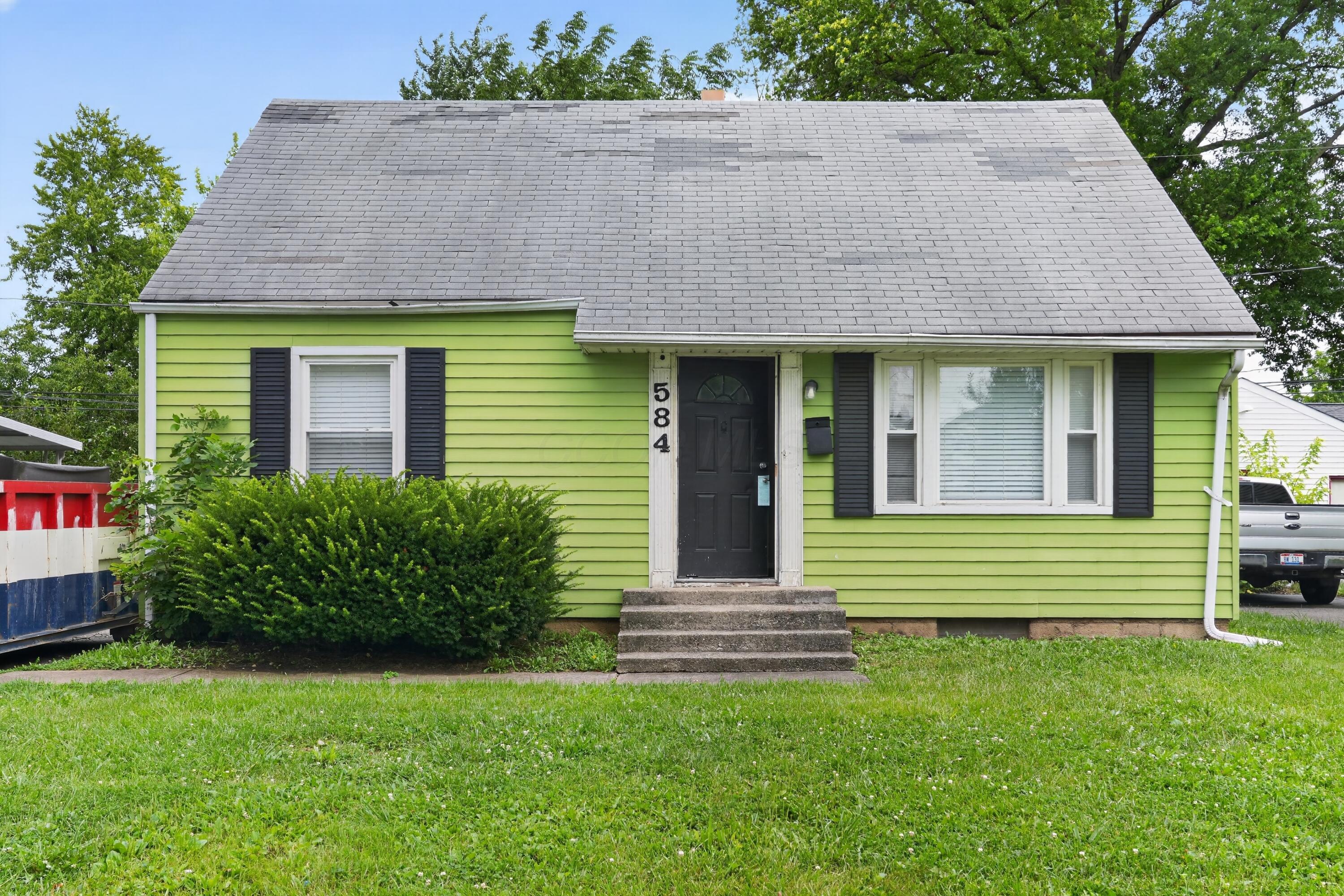 584 South Ashburton Road Columbus, OH 43213 - Photo 2 of 22 03_584_S_Ashburton_Rd-Exterior-8158