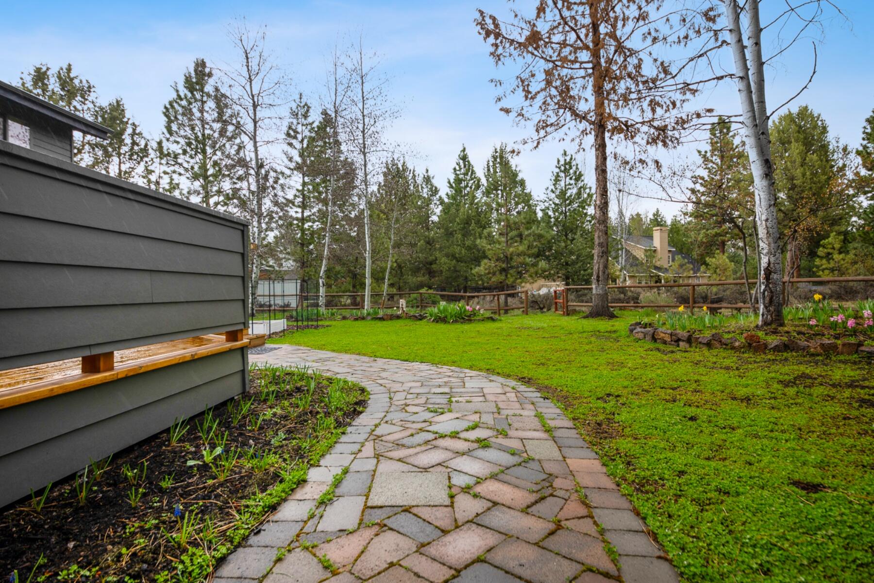 60604 Ridge Heights Bend, OR 97702 - Photo 45 of 48 batch_45-backyard 5