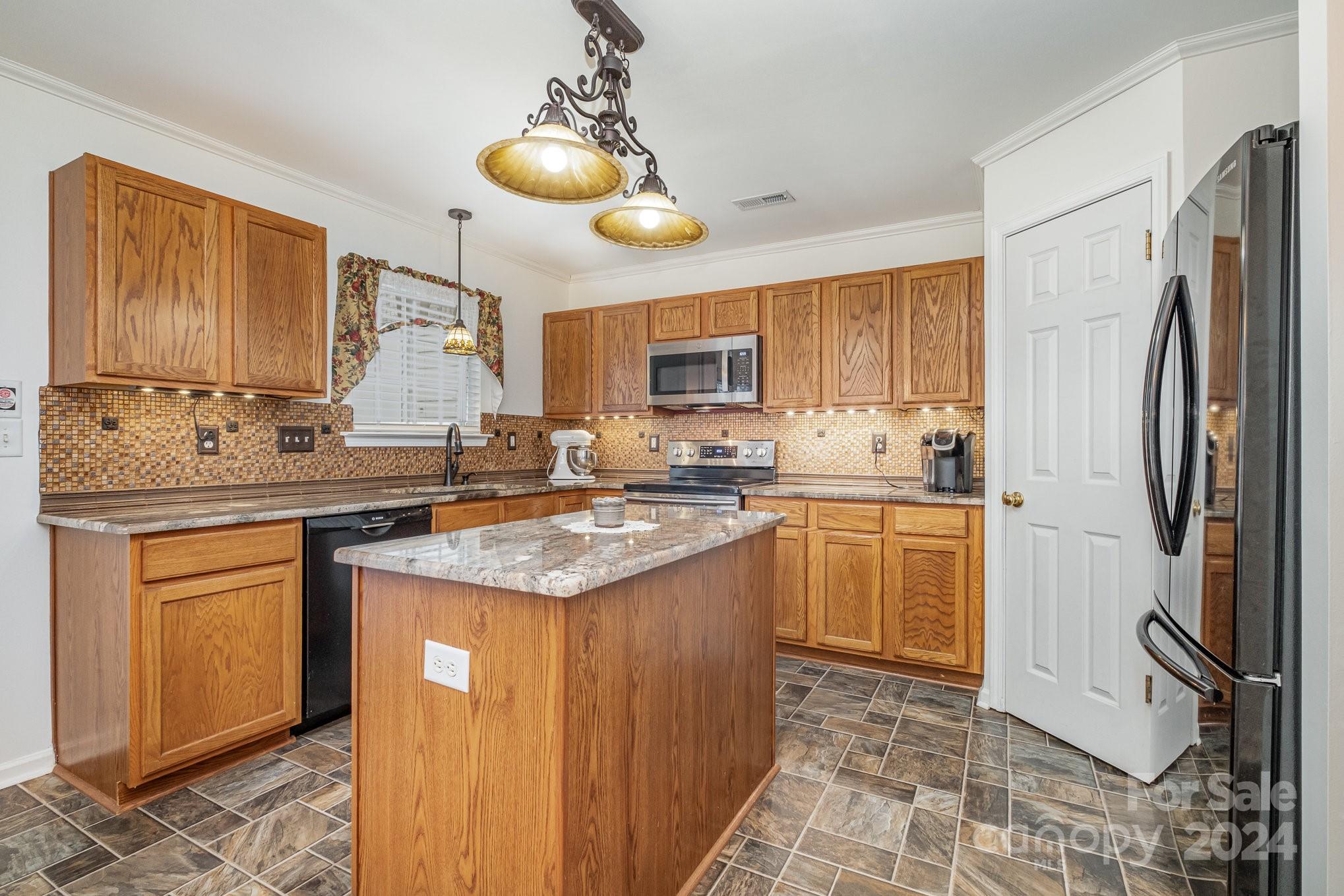 9153 Washam Potts Road Cornelius, NC 28031 - Photo 12 of 32 Gallery Image 12