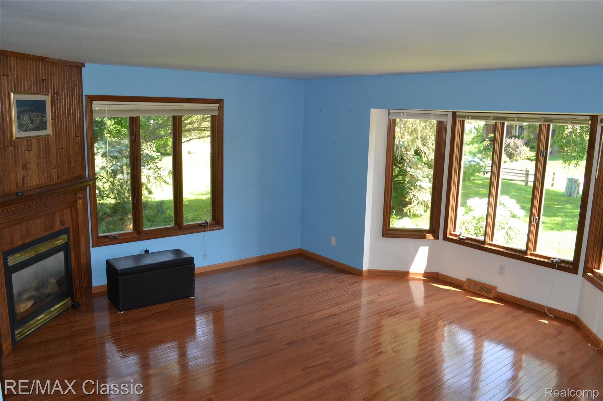 4443 Ravinewood Drive Commerce Township, MI 48382 - Photo 8 of 46 Family Room