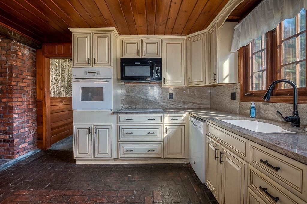 8 Scout Road East Walpole, MA 02032 - Photo 3 of 20 Gallery Image 3