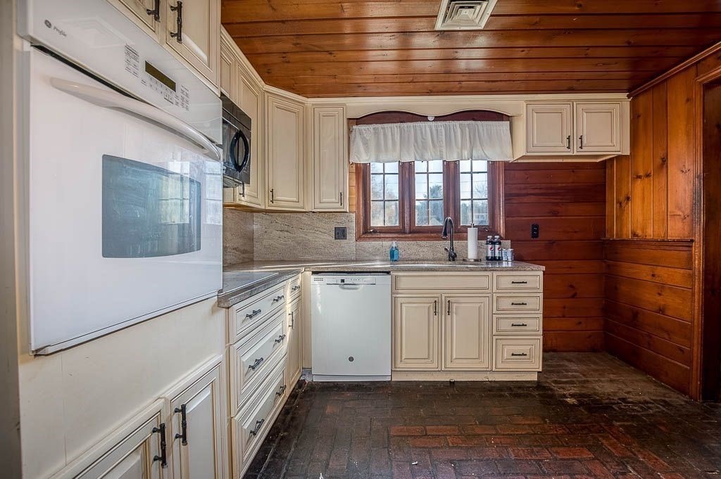 8 Scout Road East Walpole, MA 02032 - Photo 4 of 20 Gallery Image 4