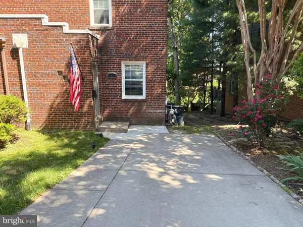 $3,250 | 1601 North Colonial Terrace, Arlington, VA 22209