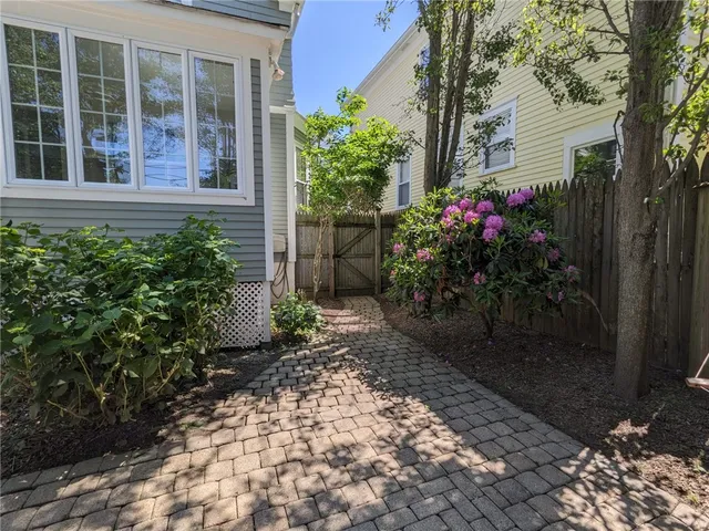 $750,000 | 16 Dartmouth Street, Newport, RI 02840