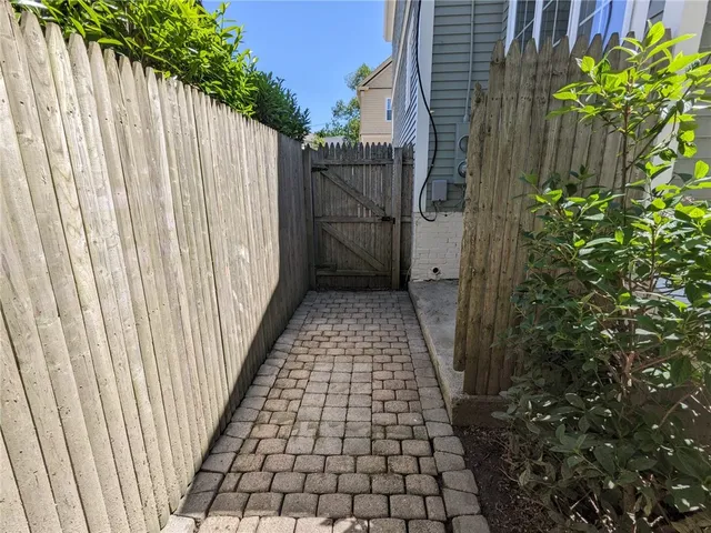 $725,000 | 16 Dartmouth Street, Newport, RI 02840
