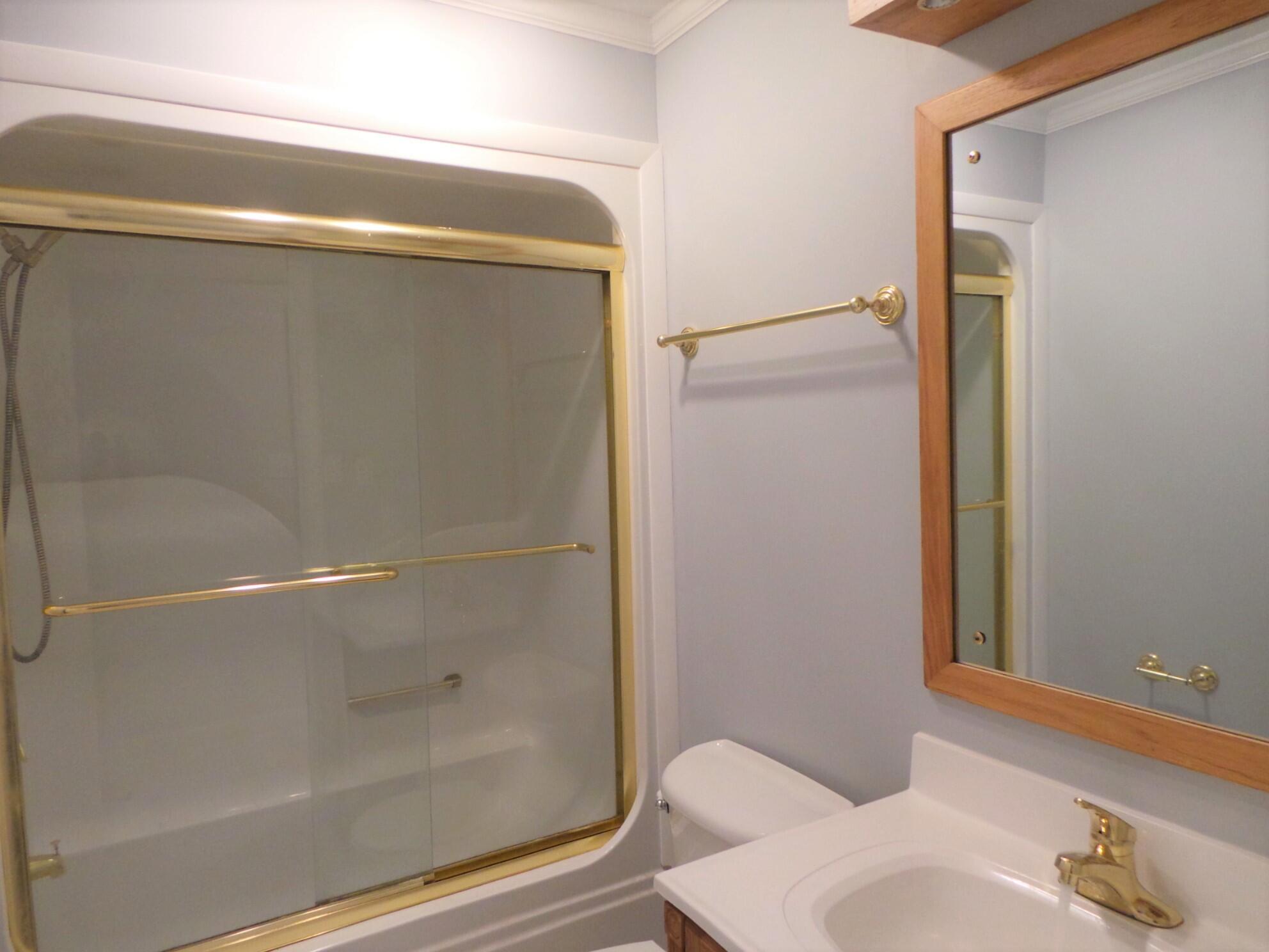 1029 Amersham Road Kingsport, TN 37660 - Photo 54 of 73 FULL BATH