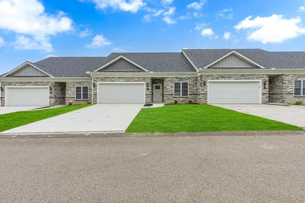 $419,900 | 26 Pinehurst Place, Unit 26, Beaver, PA 15009