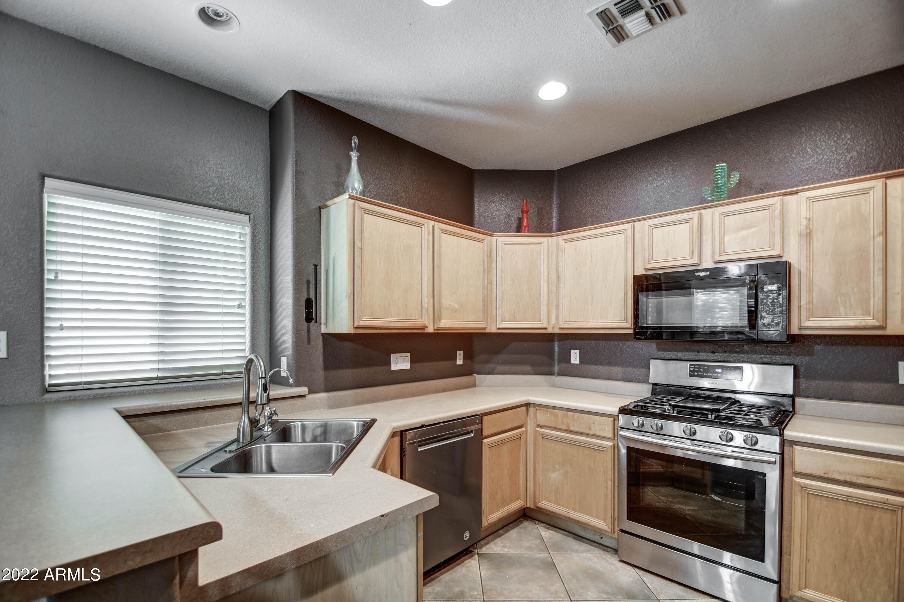3676 East Derringer Way Gilbert, AZ 85297 - Photo 12 of 35 KITCHEN 3