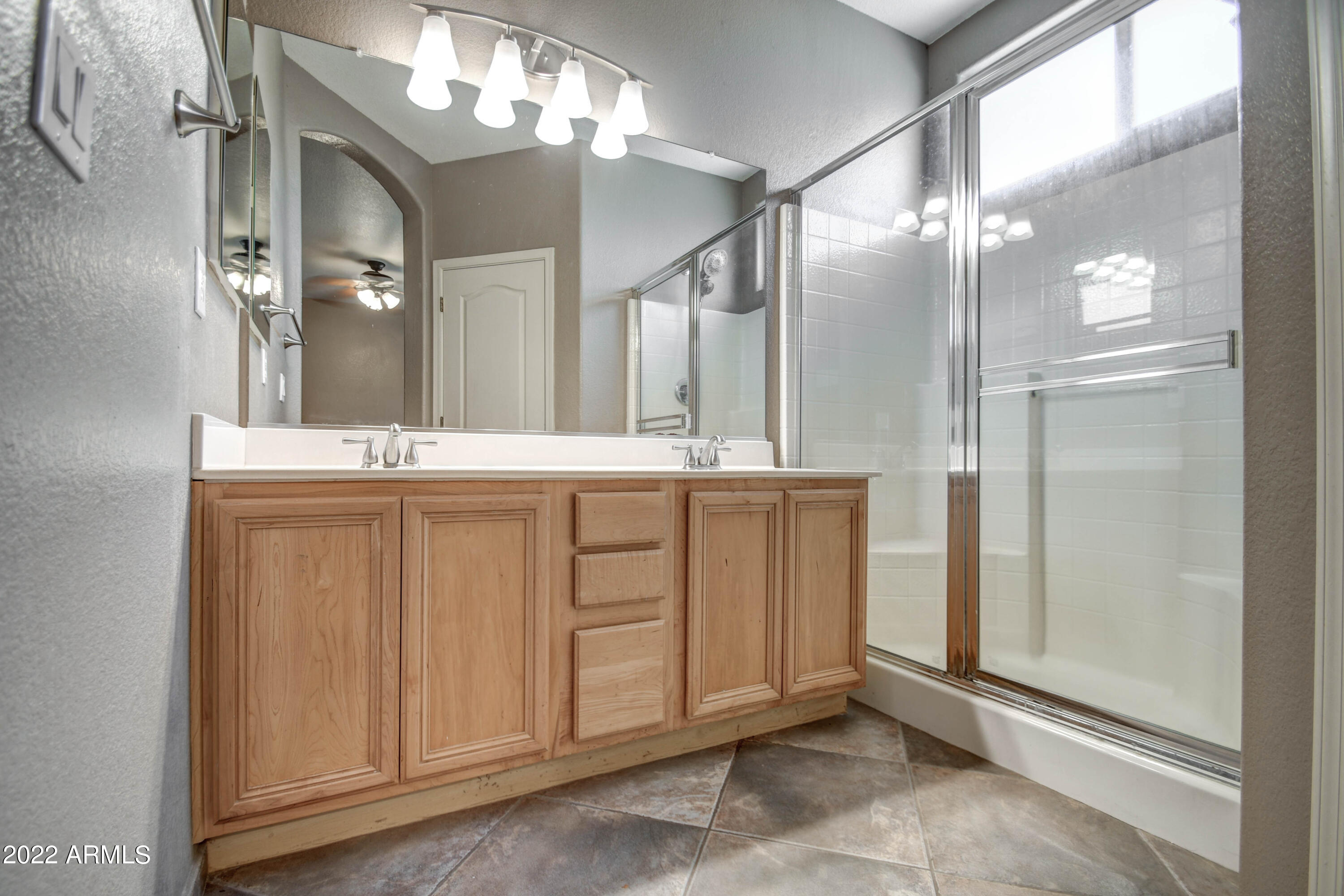 3676 East Derringer Way Gilbert, AZ 85297 - Photo 29 of 35 MASTER BATH 1