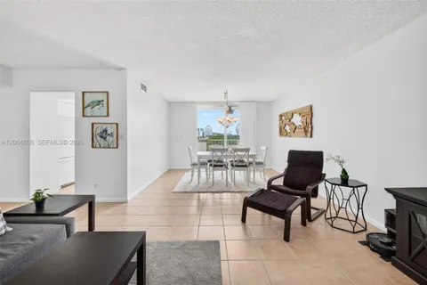 $360,000 | 3210 Southeast 10th Street, Unit 6B, Pompano Beach, FL 33062