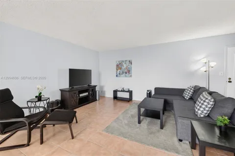 $360,000 | 3210 Southeast 10th Street, Unit 6B, Pompano Beach, FL 33062