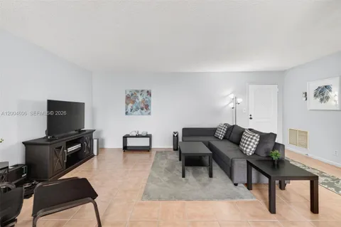 $360,000 | 3210 Southeast 10th Street, Unit 6B, Pompano Beach, FL 33062