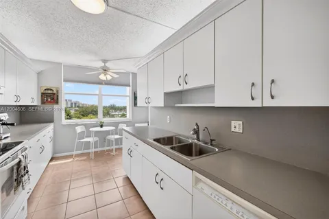 $360,000 | 3210 Southeast 10th Street, Unit 6B, Pompano Beach, FL 33062