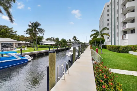 $360,000 | 3210 Southeast 10th Street, Unit 6B, Pompano Beach, FL 33062
