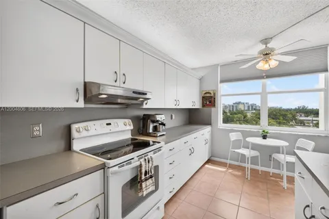 $360,000 | 3210 Southeast 10th Street, Unit 6B, Pompano Beach, FL 33062