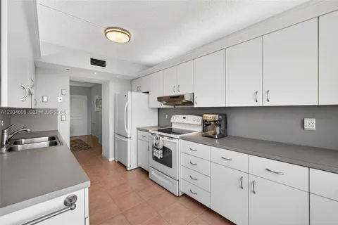 $360,000 | 3210 Southeast 10th Street, Unit 6B, Pompano Beach, FL 33062