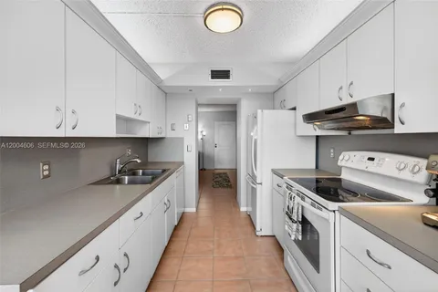 $360,000 | 3210 Southeast 10th Street, Unit 6B, Pompano Beach, FL 33062