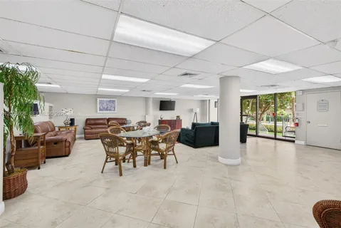 $360,000 | 3210 Southeast 10th Street, Unit 6B, Pompano Beach, FL 33062