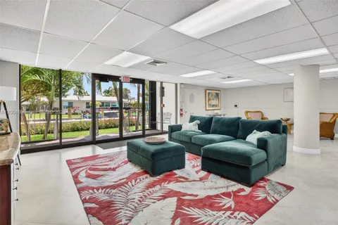 $360,000 | 3210 Southeast 10th Street, Unit 6B, Pompano Beach, FL 33062