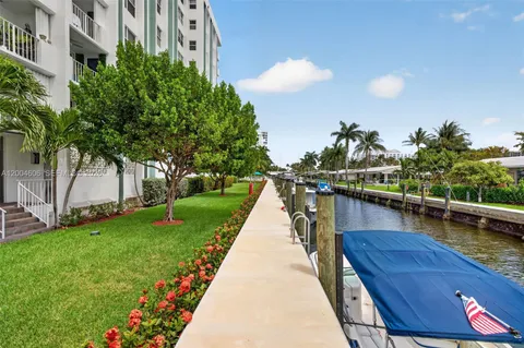 $360,000 | 3210 Southeast 10th Street, Unit 6B, Pompano Beach, FL 33062