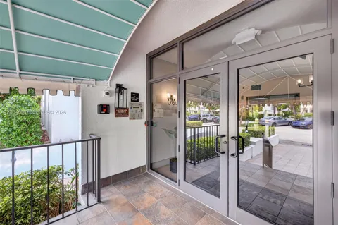 $360,000 | 3210 Southeast 10th Street, Unit 6B, Pompano Beach, FL 33062