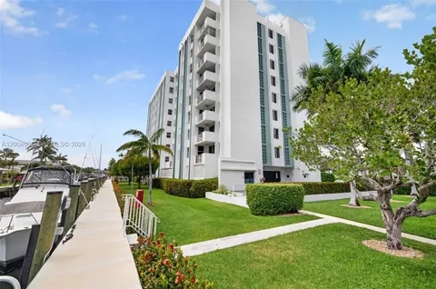 $360,000 | 3210 Southeast 10th Street, Unit 6B, Pompano Beach, FL 33062