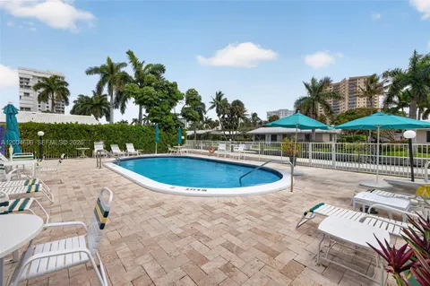 $360,000 | 3210 Southeast 10th Street, Unit 6B, Pompano Beach, FL 33062