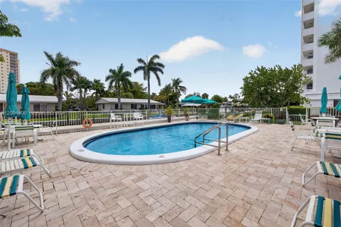 $360,000 | 3210 Southeast 10th Street, Unit 6B, Pompano Beach, FL 33062