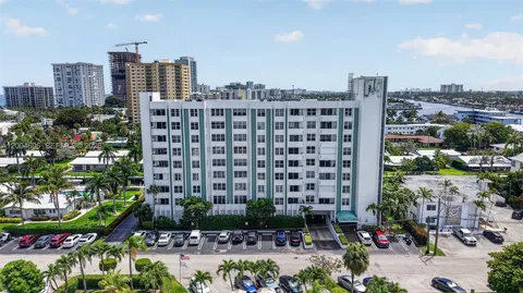$360,000 | 3210 Southeast 10th Street, Unit 6B, Pompano Beach, FL 33062