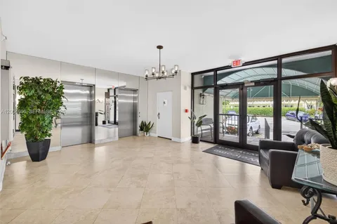 $360,000 | 3210 Southeast 10th Street, Unit 6B, Pompano Beach, FL 33062