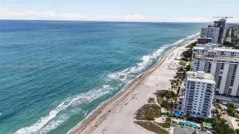 $360,000 | 3210 Southeast 10th Street, Unit 6B, Pompano Beach, FL 33062