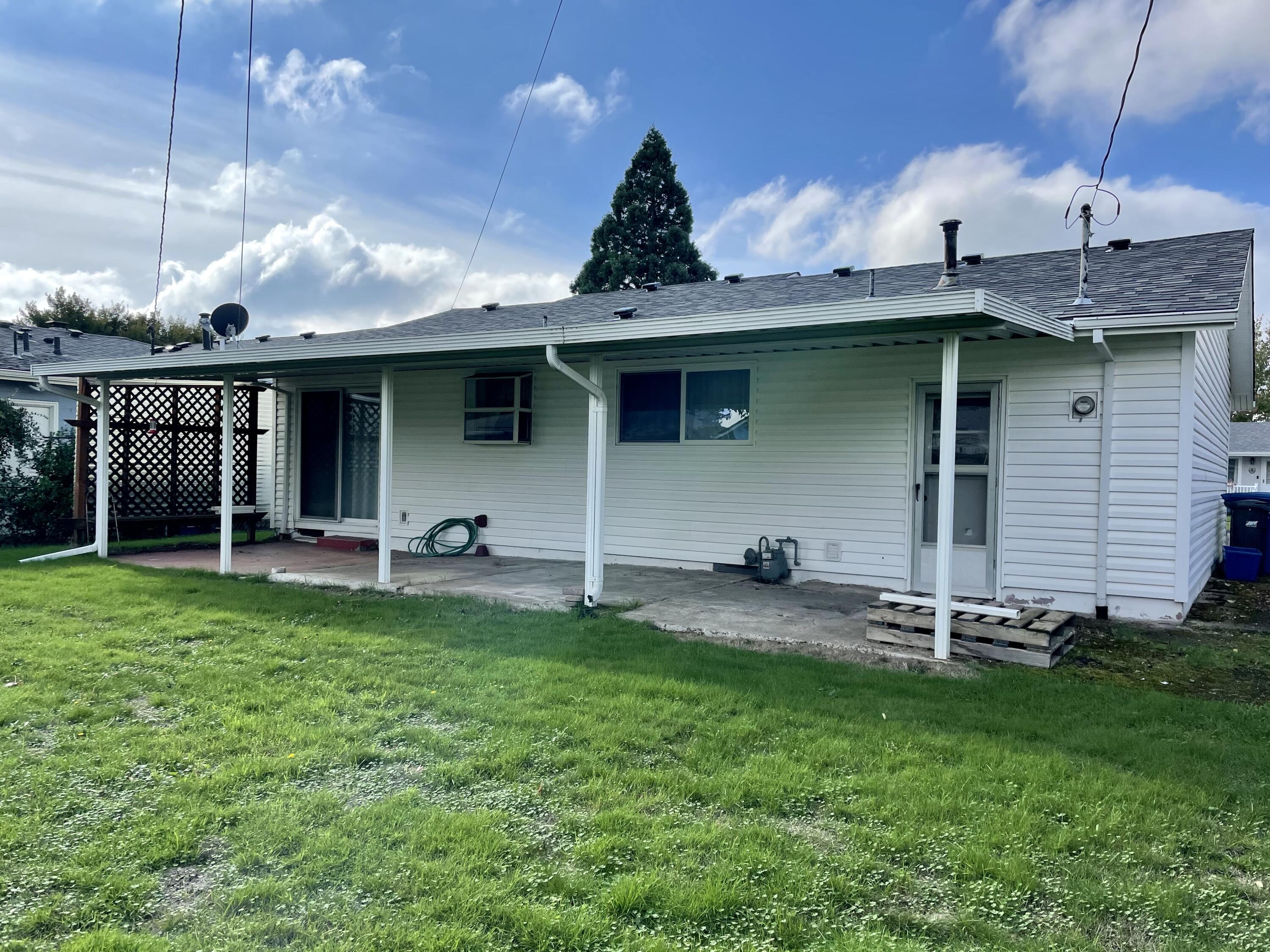 1535 Rainier Road Woodburn, OR 97071 - Photo 14 of 15 IMG_1423
