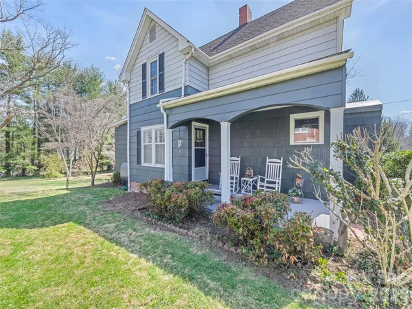 a front view of house with yard
