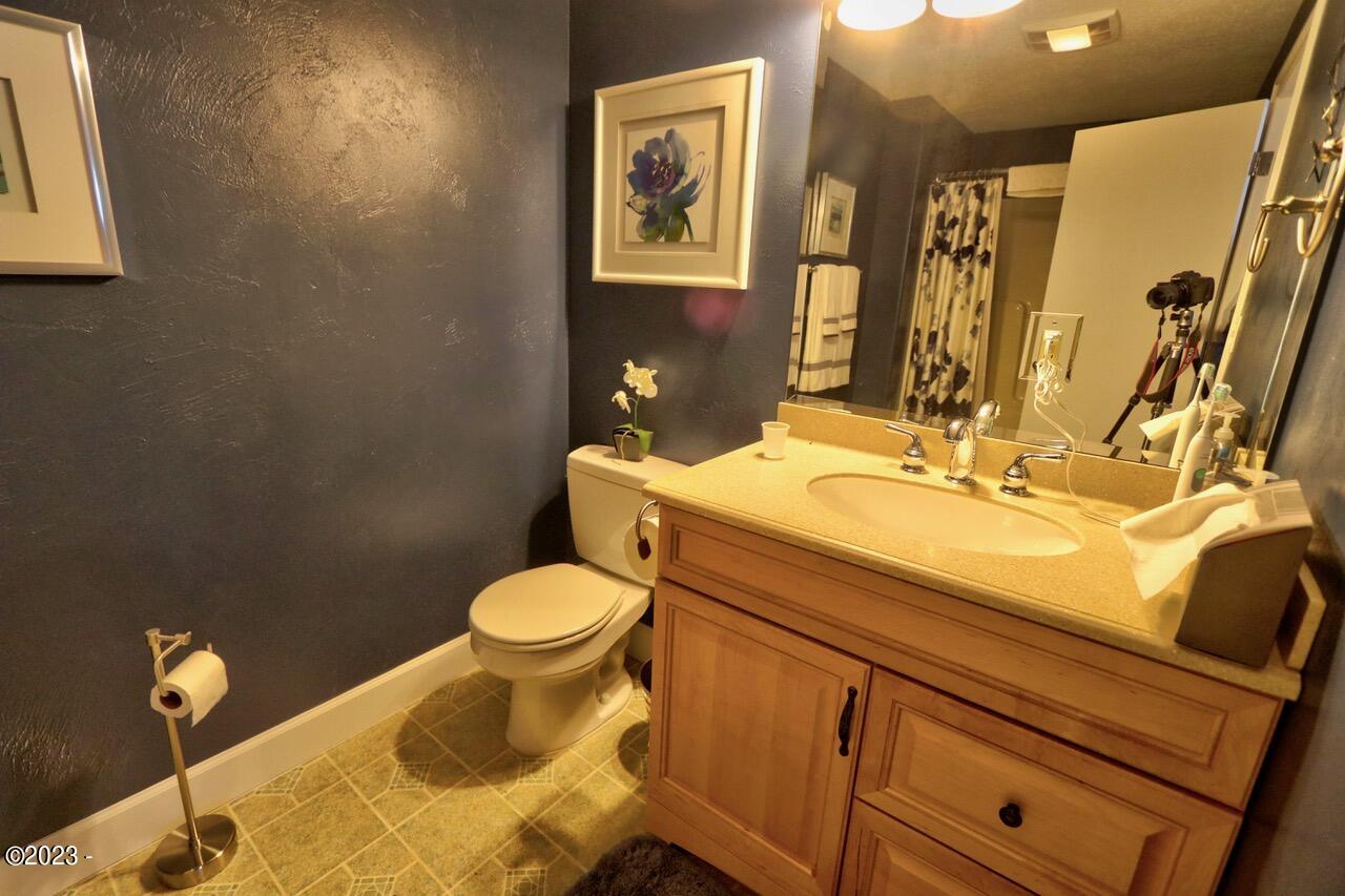 7555 Yaquina Bay Road Newport, OR 97365 - Photo 32 of 54 Bathroom 2