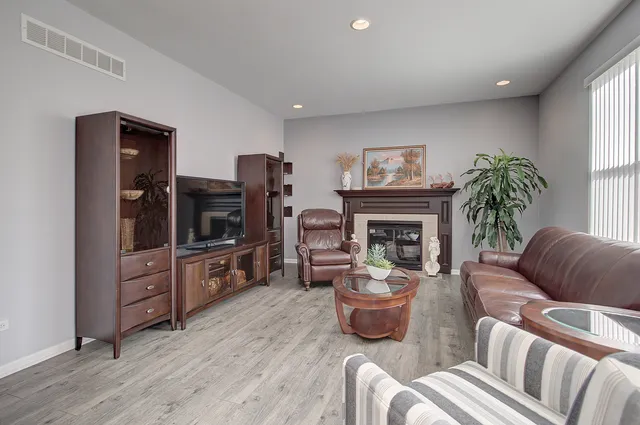 $399,000 | 7652 Scarlett Oak Drive, Plainfield, IL 60586